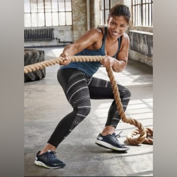 Athleta Pants - ATHLETA Waves Sculptek Stealth 7/8 Tight Leggings